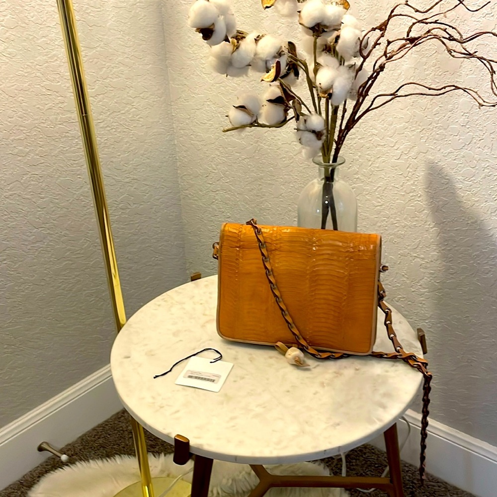 Beautiful leather LET&HER Tahoe Bag, used once.